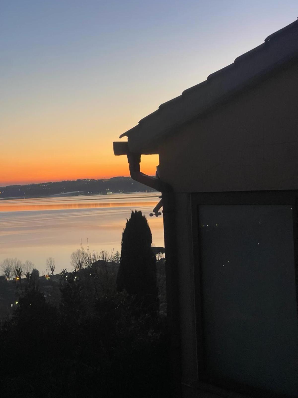 Sguardo Sul Lago Trevignano Romano Extérieur photo